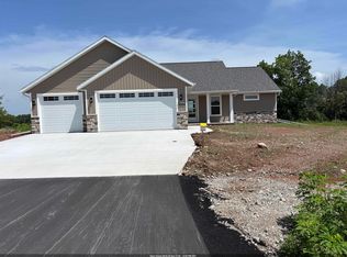 8322 Marlo Ave, Neenah, WI 54956