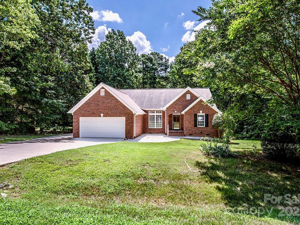 1st image of 135 Woodstork Cove Dr