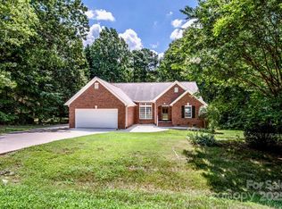 135 Woodstork Cove Dr, Mooresville, NC 28117