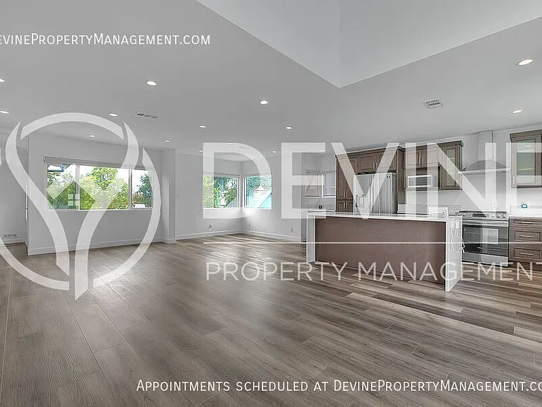 3026 Greenfield Ave — Photo 44
