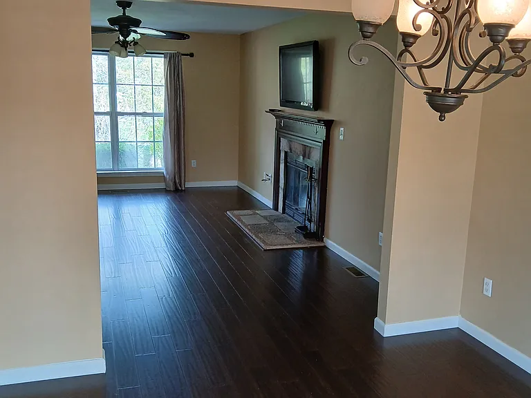 8404 Fawn Hill Ln — Photo 2
