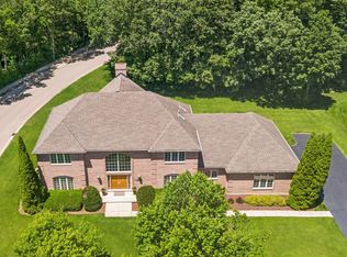 130 N Buckingham Dr, Sugar Grove, IL 60554