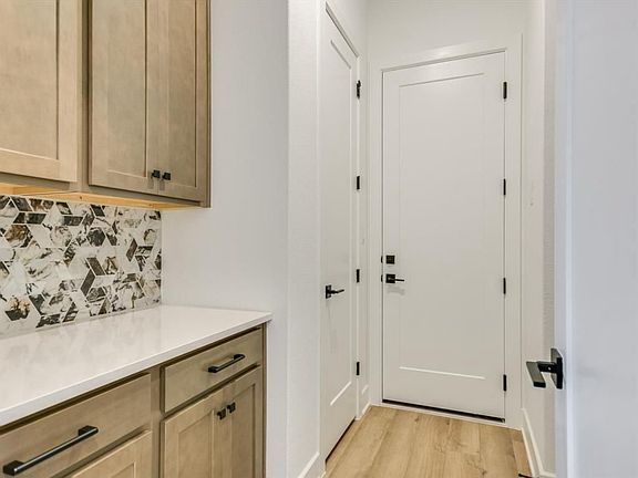 5th image of 435 Wolf Ridge Rd