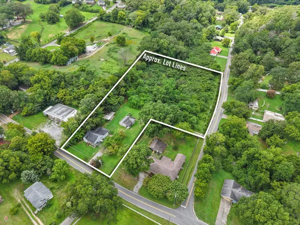255 Pine Hill Dr, Rossville, GA 30741
