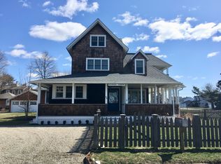 33 Ridgewood Ave, Madison, CT 06443