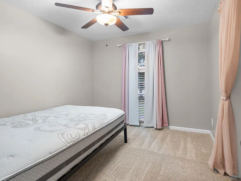 105 Walnut Ct — Photo 16