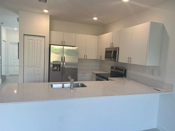 3rd image of 1642 SE 26th St #1642