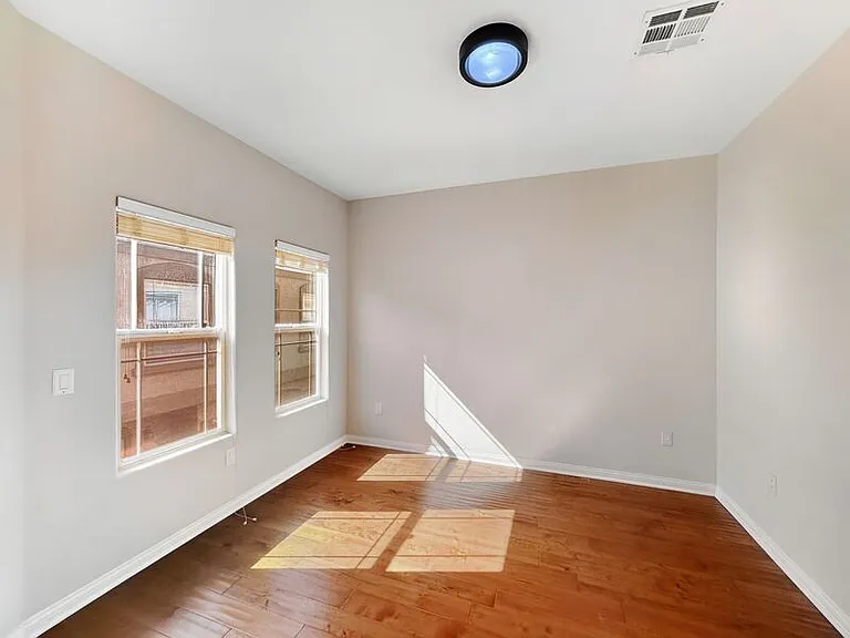 3938 Iowa St — Photo 10