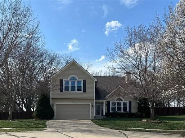 108 Jasmine Cir, Smithville, MO 64089