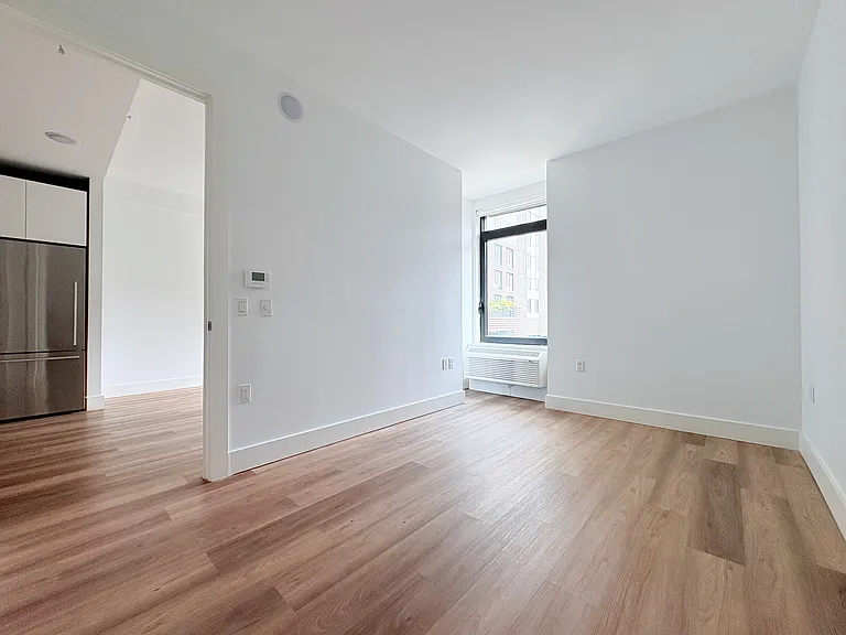 228 E 135th St #711 — Photo 3