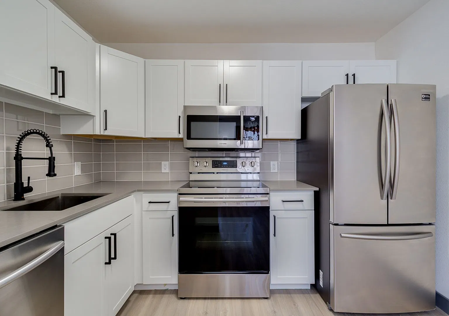 Old Town Scottsdale 2BR Apartment with Washer/Dryer, Pool & Spa First Month FREE! — Photo 4