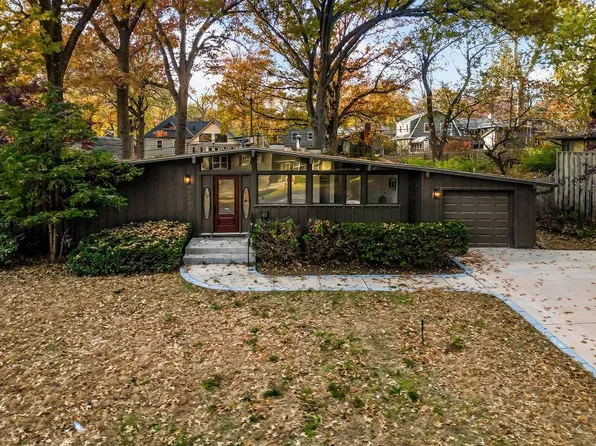 7708 Fairway St, Prairie Village, KS 66208