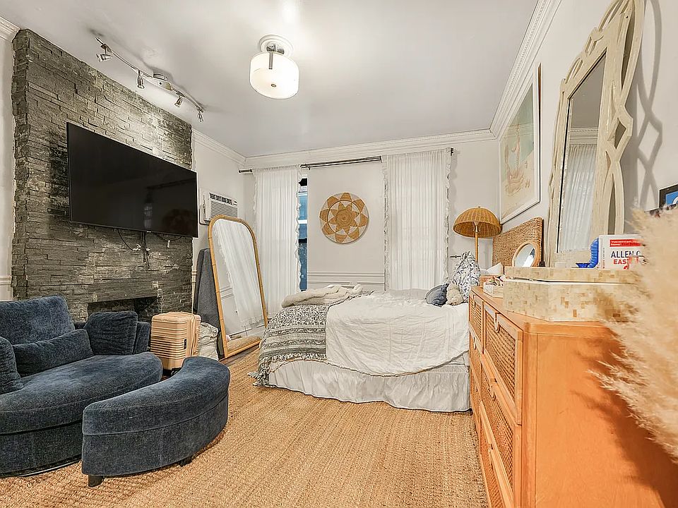 2nd image of 425 W 24th St #F4