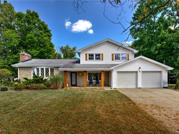 8 Centennial Dr, Poland, OH 44514