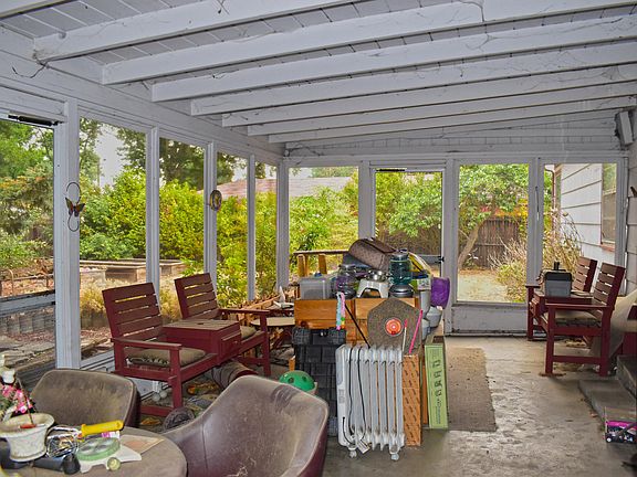 3rd image of 1028 Winchester Ave