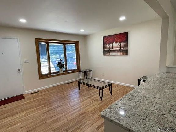 5th image of 32817 Wauketa Dr