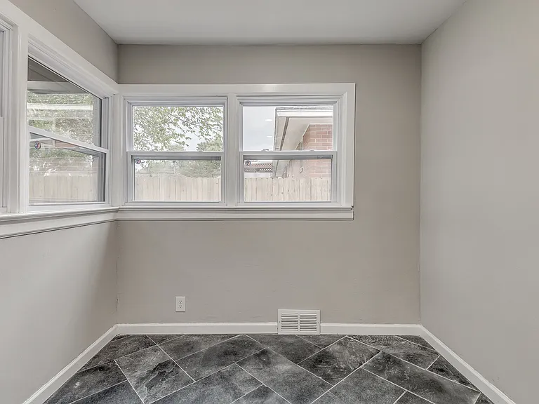 349 SE Rockwood Ave — Photo 12