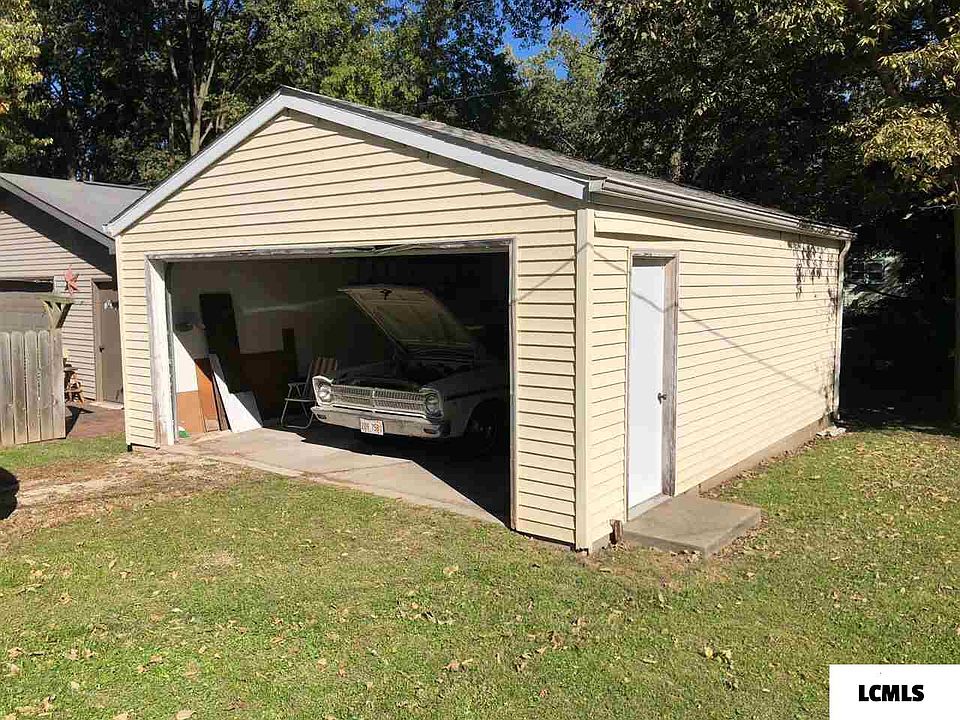 2nd image of 822 S College St