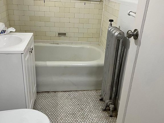 5th image of 790 Clinton Ave APT 21