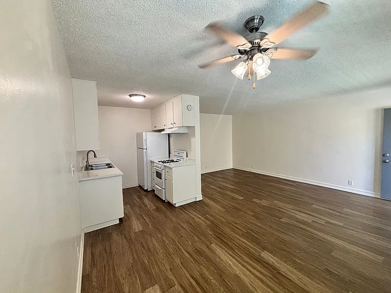 University Terrace Apartments — Photo 4