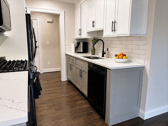 2nd image of 31 Carriage Dr #31