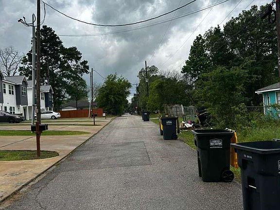 4th image of 939 Avenue J Pl