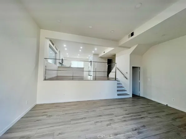 22245 Erwin St #18, Woodland Hills, CA 91367