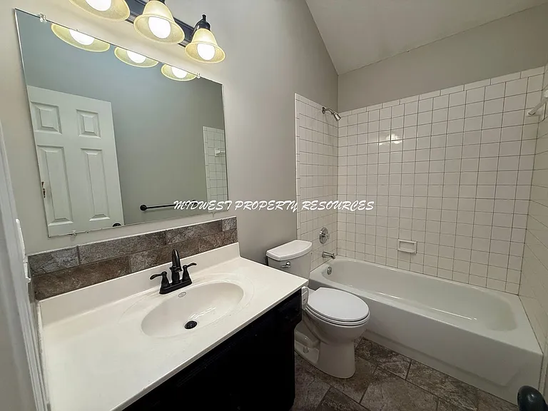 1209 SE Bridgehampton Way — Photo 15