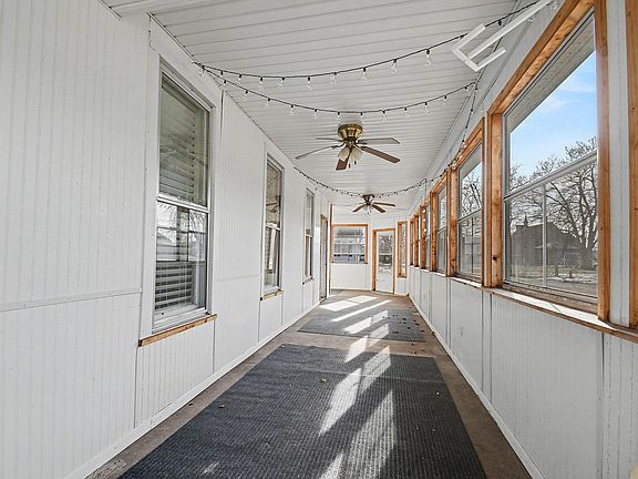 4th image of 301 N Sycamore St