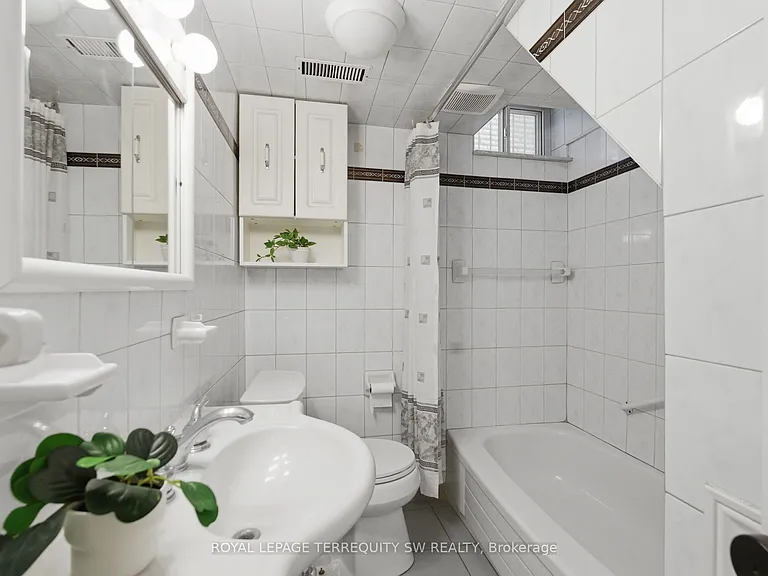 497 Ossington Ave #BASEMENT — Photo 17