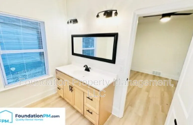 910 Dickinson St — Photo 12