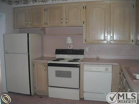 2483 Kitchen 2.jpg