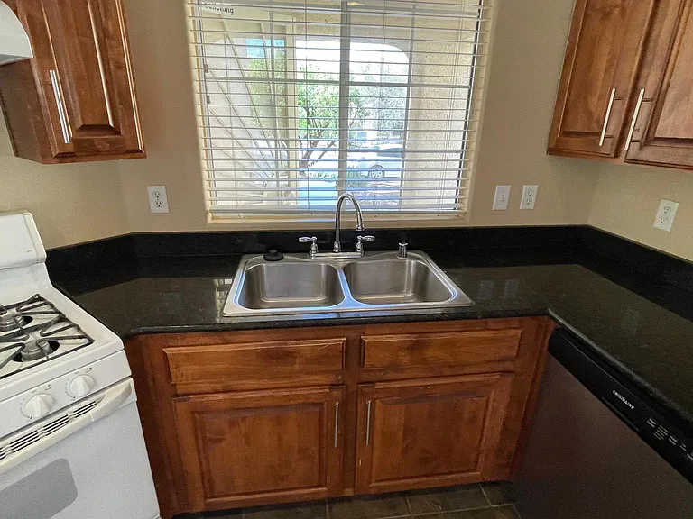 4725 Portola Vista Ave — Photo 9