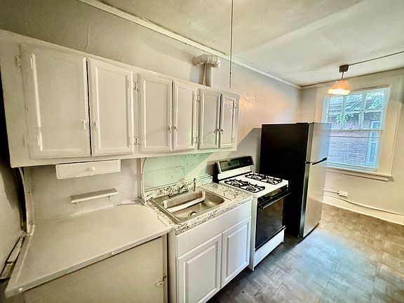4th image of 1043 Saint Charles Ave NE APT 9