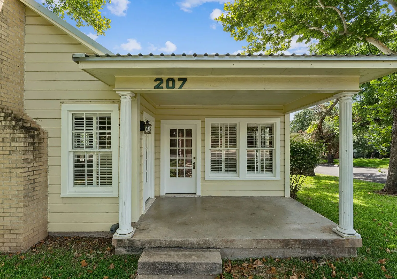 3/2 Remodeled Home in Lampasas — Photo 2