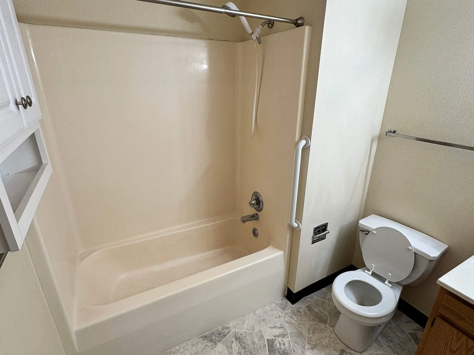 2 bed, 900 sqft, $795 — Photo 3