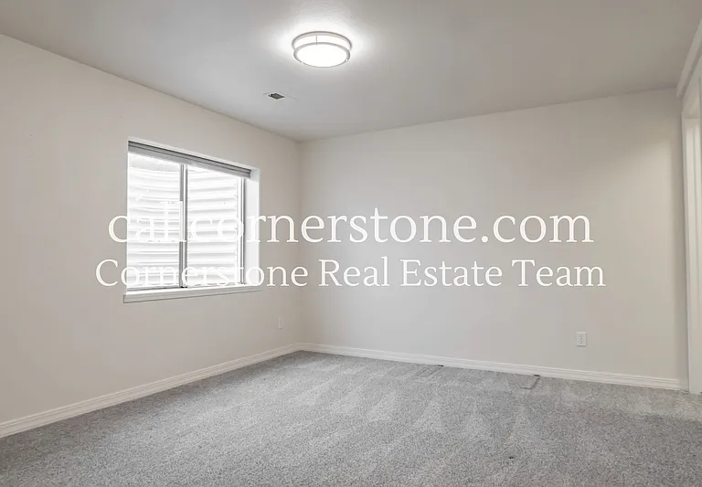 4735 Malcom Ct — Photo 20