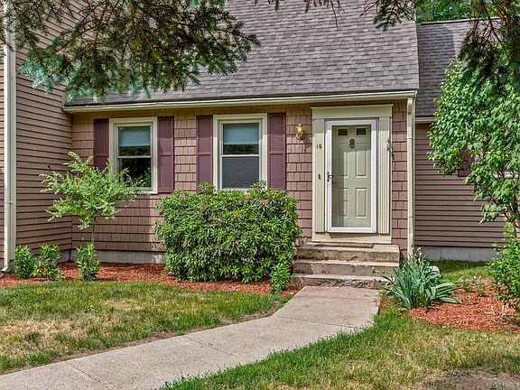 Lovely Cape-Style Townhouse