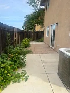 409 Hetherington Cir — Photo 2