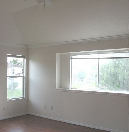 5th image of 16106 Catbird Ct