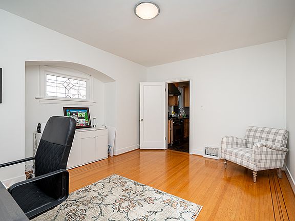 5th image of 5626 Highbury St