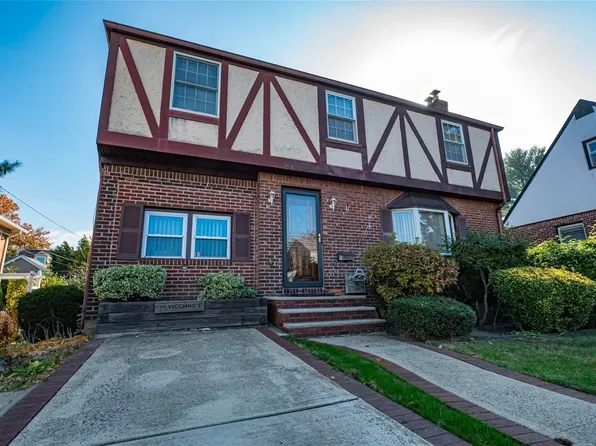 11 Damson Lane, Valley Stream, NY 11581