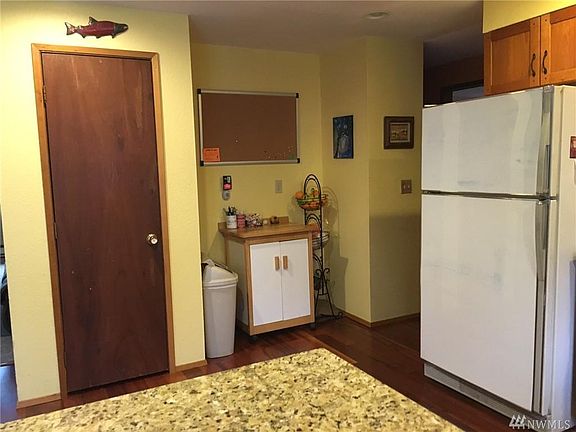 3rd image of 2410 W Lake Dr SE