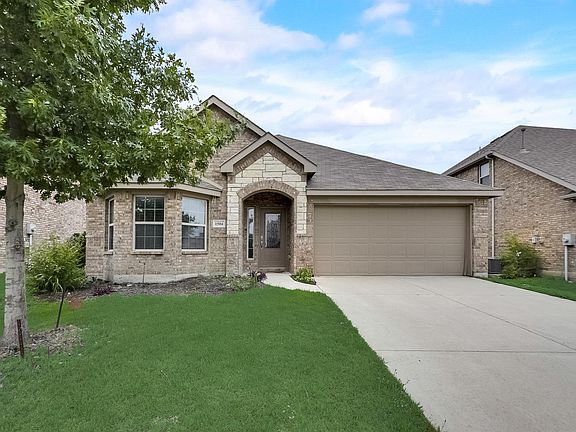 2nd image of 1504 Castle Creek Dr