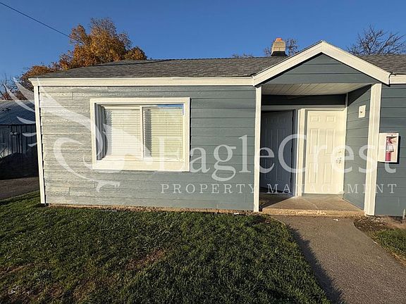 2nd image of 223 SE Roseville Ln #E