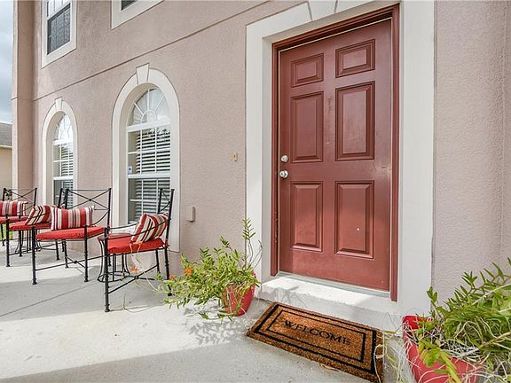 4th image of 419 Barlyn Ave