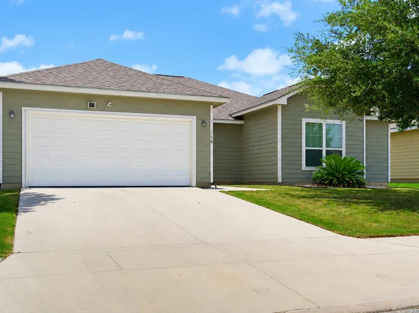 148 Lark Hill, Floresville, TX 78114