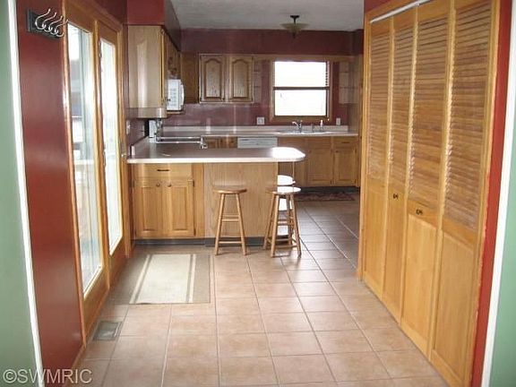 5th image of 152 Milton Ave
