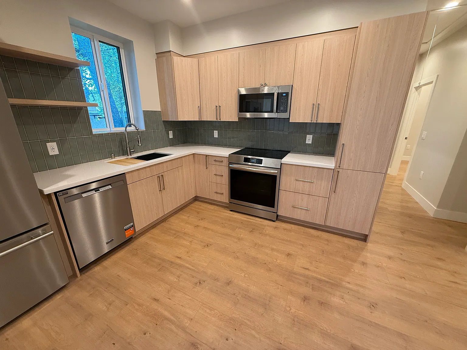 2 bed, 800 sqft, $3,795 — Photo 3