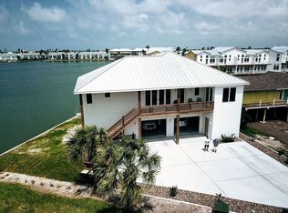 49 Flamingo Rd, Rockport, TX 78382